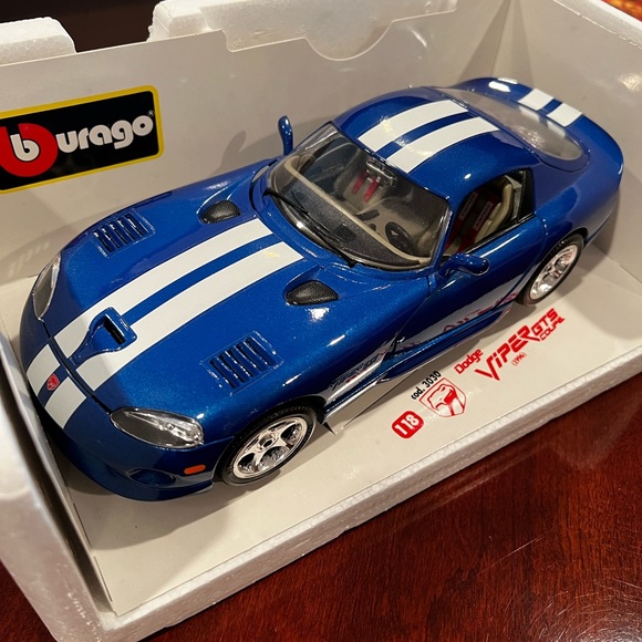 Vintage Burago Die Cast Metal 1996 Dodge Viper GTS Coupe - Picture 3 of 10